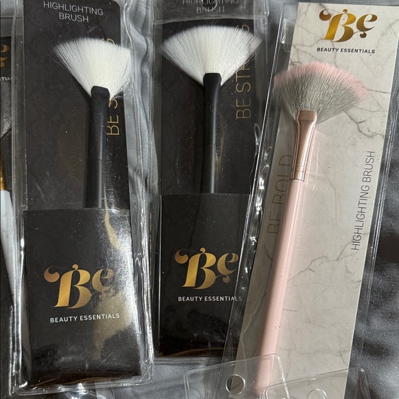 Makeup Brush Collection - Black, White, Pink, Gold - Picture 3 of 6